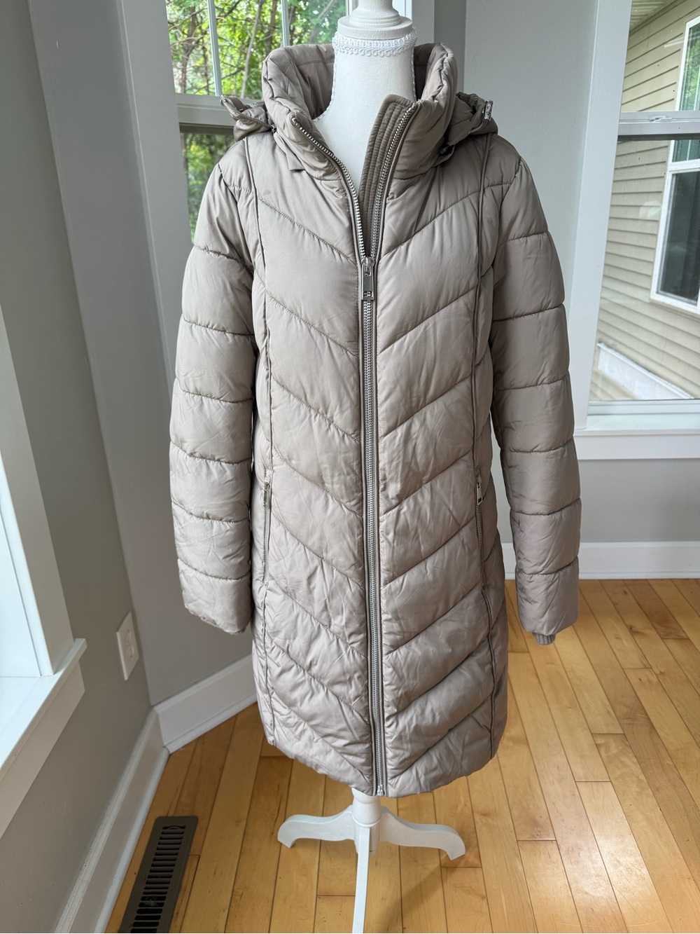 London Fog Hooded Long Quilted Puffer Coat in Taupe Size Small